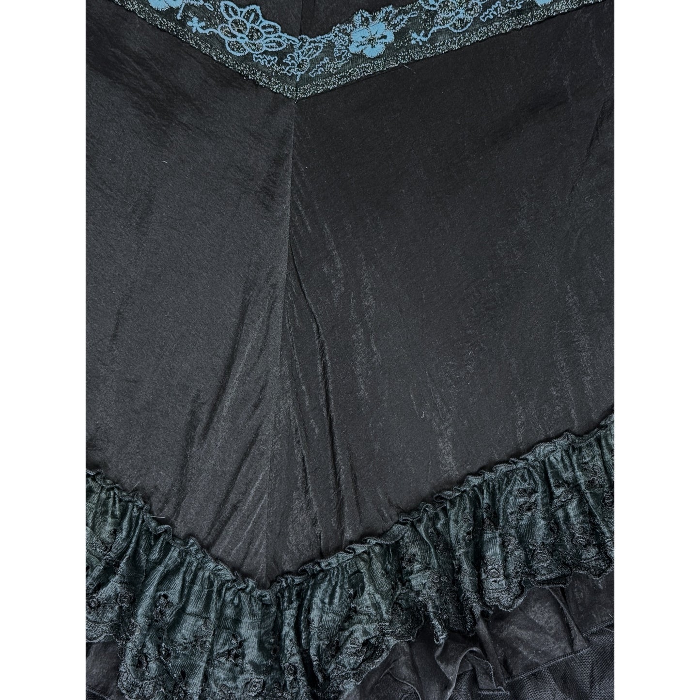 VINTAGE BLACK LACE TRIMMED SKIRT WITH SPARKLY BLUE FLORAL DETAILS l L