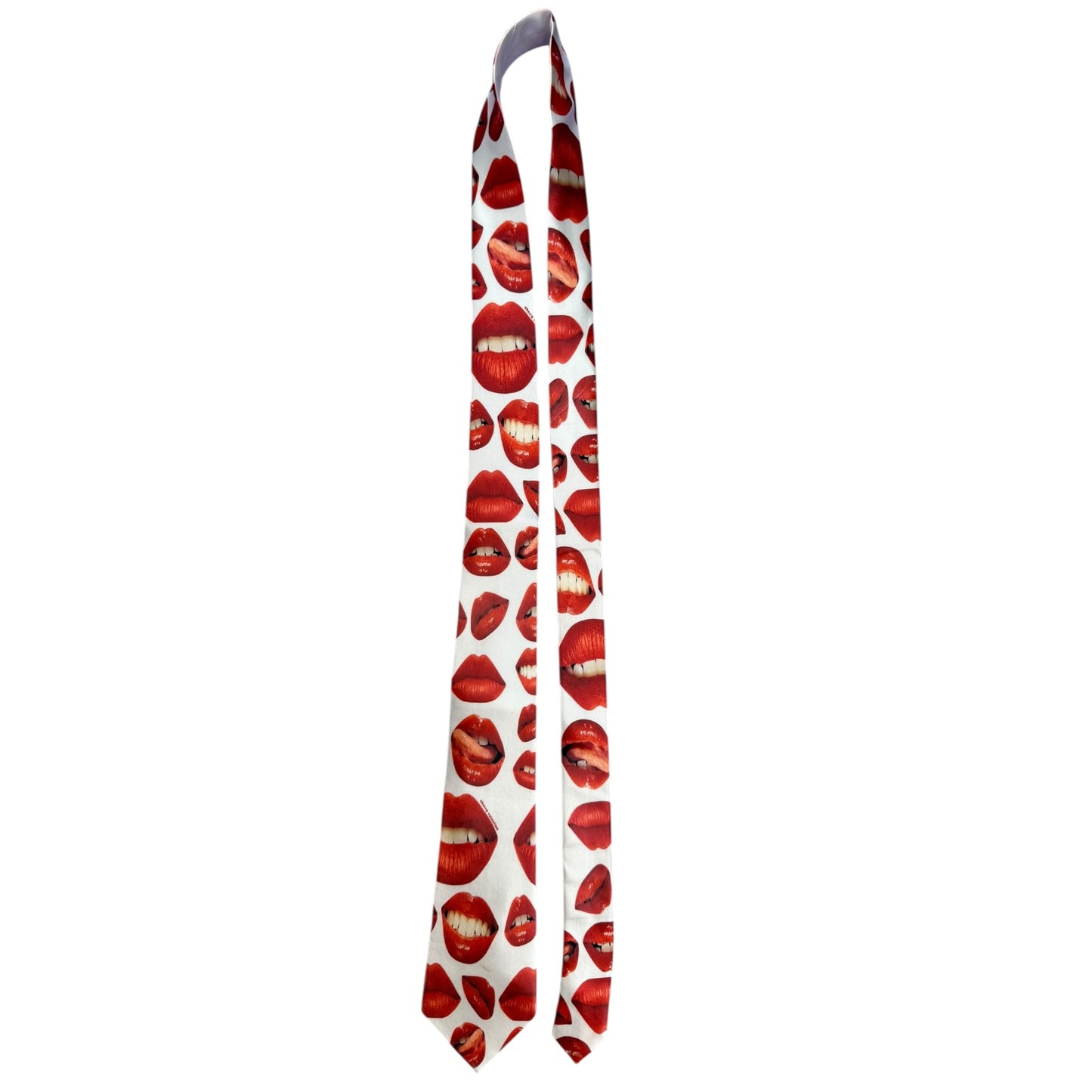 LIPS TIE 1