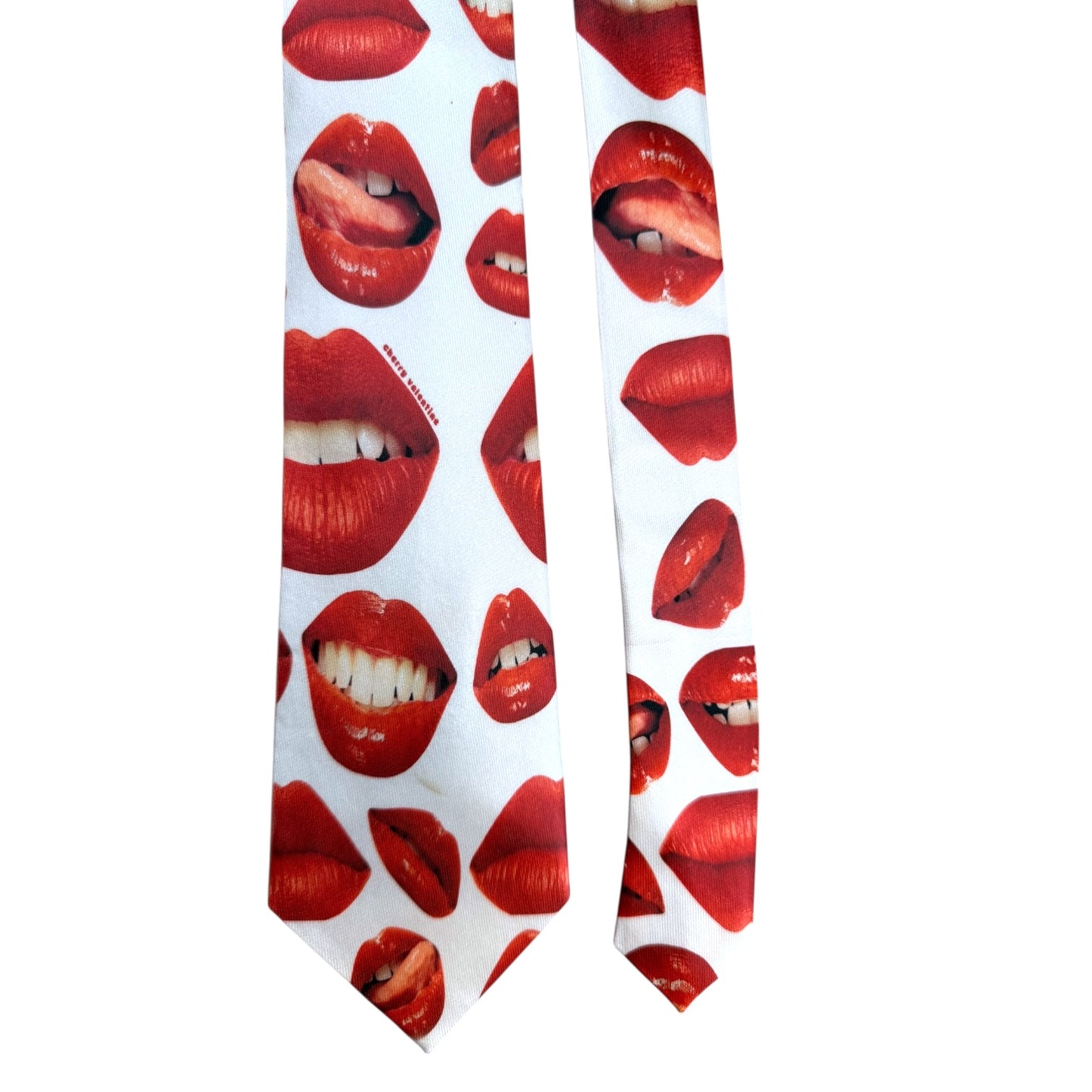 LIPS TIE 1